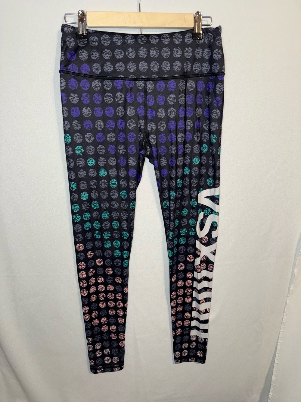 Victoria’s Secret Sport Knockout Ankle Leggings Women Medium Multicolor Spellout